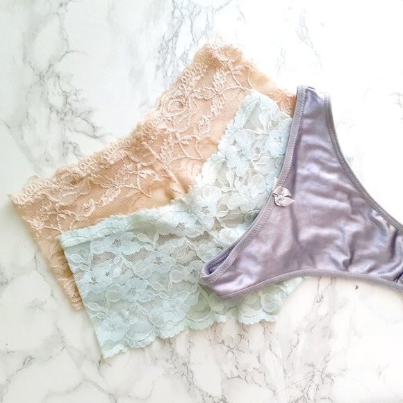 Lacey Undies & Thong - Picture 1 of 9